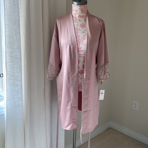 Flora Nikrooz Ada Lace Robe - Picture 6 of 7